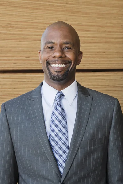 African American businessman smiling — Stock Photo, Image