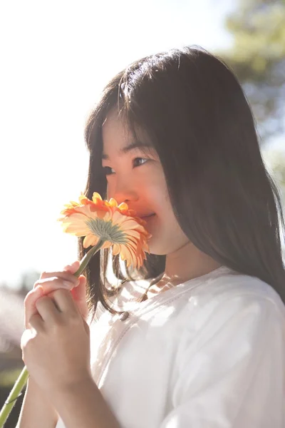 Asian girl with flower — Stock Photo, Image