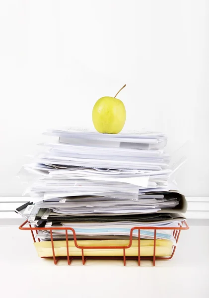 Granny smith apple on stack of documents — Stock Photo, Image