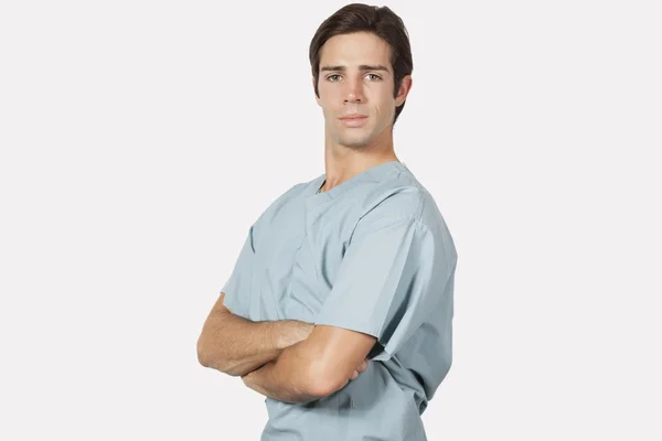 Человек в хирургическом халате — стоковое фото