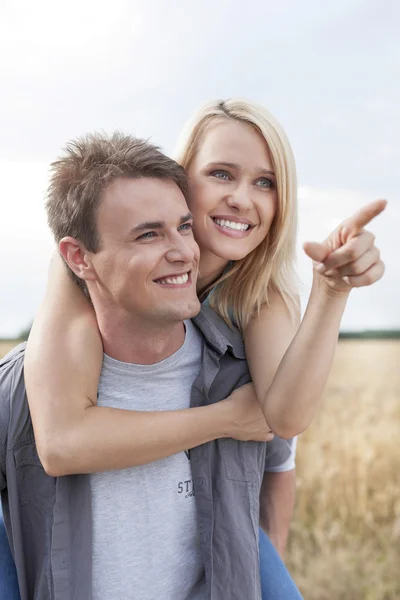 Woman showing something to man — Stock Photo, Image