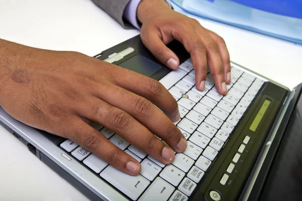 Mans hands typing on laptop — Stock Photo, Image