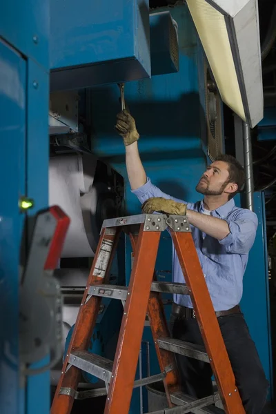 Man on newspaper factory — Stock Photo, Image