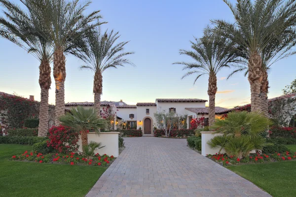 Entrance facade of luxury villa — Stock Photo, Image