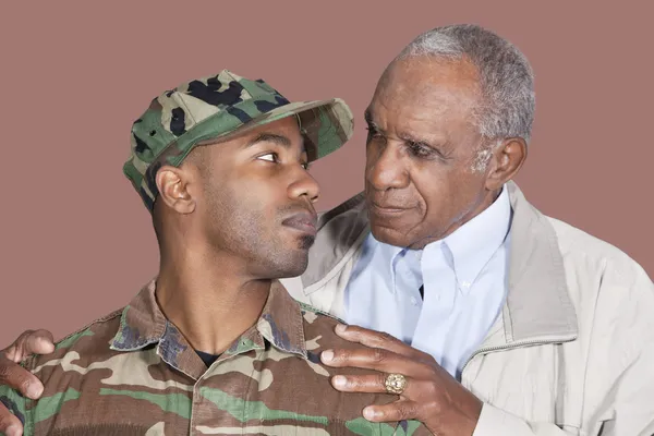 Padre y soldado del Cuerpo de Infantería de Marina de EE. UU. — Foto de Stock