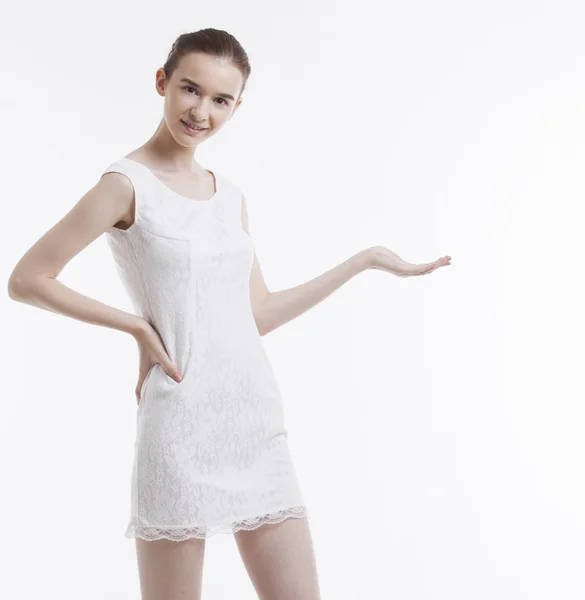 Mujer en vestido con la mano en la cadera —  Fotos de Stock