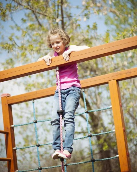 Girl standing at top of rope — Stock Photo, Image