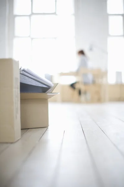 Woman sits at desk — Stock Photo, Image