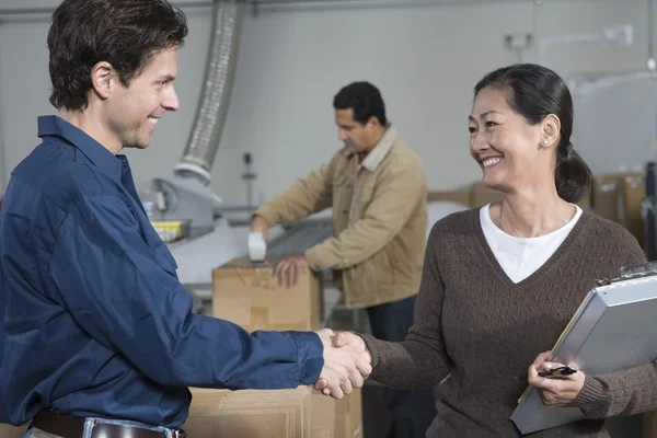 Man and woman shaking hands — Stock Photo, Image