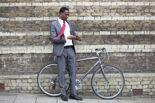 Young businessman with bicycle — Stock Photo, Image
