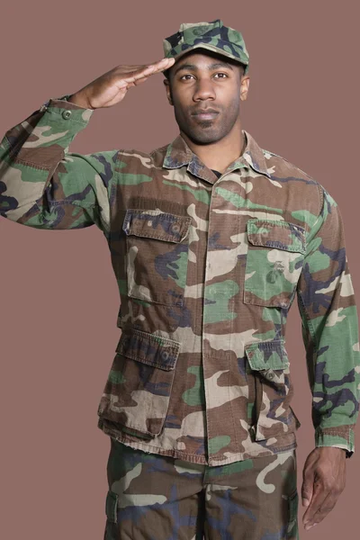 African American US Marine Corps soldier saluting — Stock Photo, Image