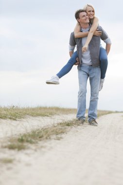 adam kadını piggybacking