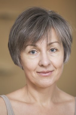 gülümseyen kadın