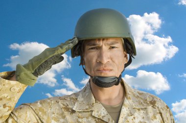 asker askeri üniforma saluting içinde