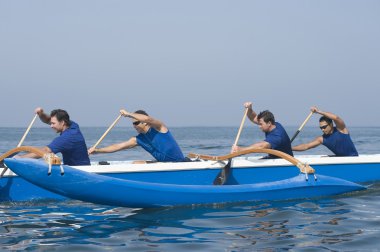 Outrigger Kano su takımda