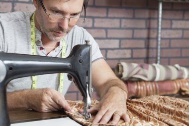  dikiş makinesi ile terzi