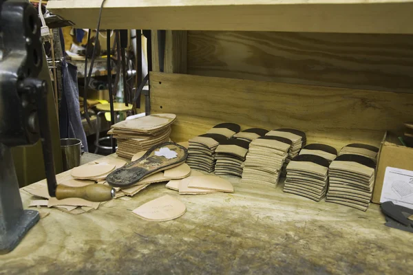 Traditionele schoenmaker productie — Stockfoto