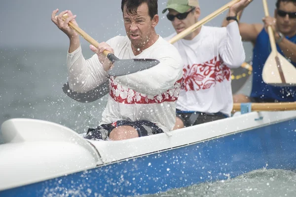 Equipa de canoagem Outrigger — Fotografia de Stock