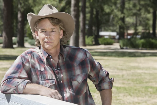 Man wearing cowboy hat — Stock Photo, Image