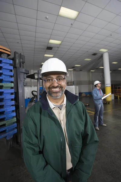 Man standing in factory — Stock Photo, Image