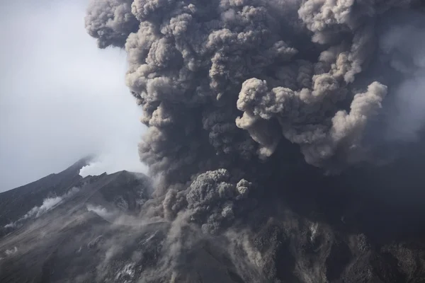 火山灰云 — 图库照片