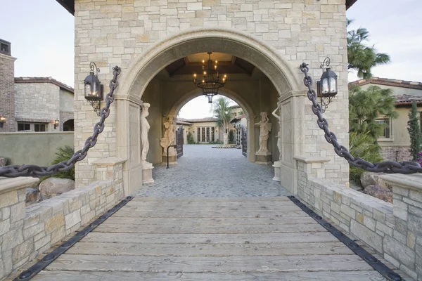 Porta de pedra — Fotografia de Stock