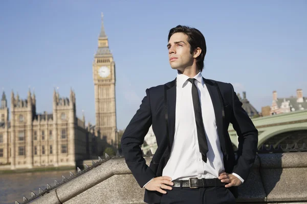 Geschäftsmann gegen Big Ben — Stockfoto