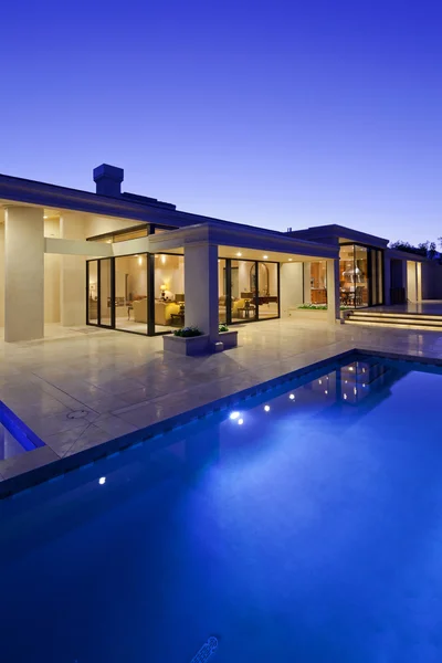 Luxury villa at night time — Stock Photo, Image