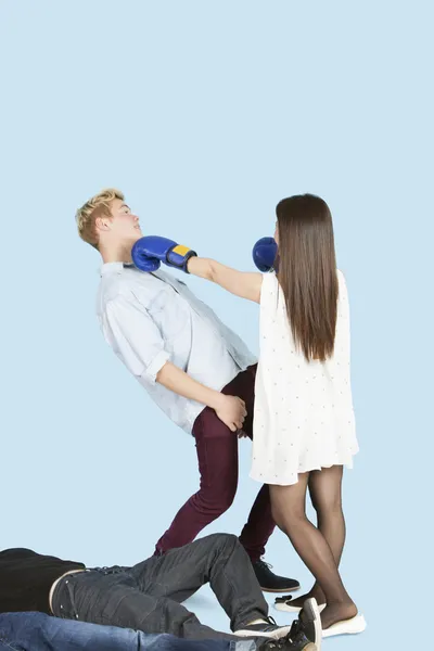 Female boxer punching man — Stock Photo, Image