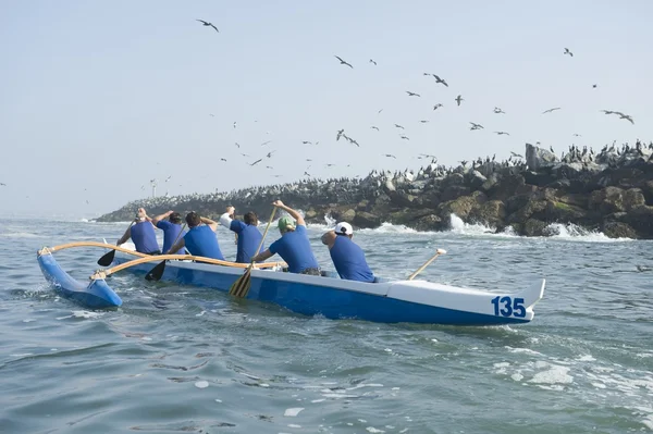 Outrigger canoeing team — Stock Photo, Image