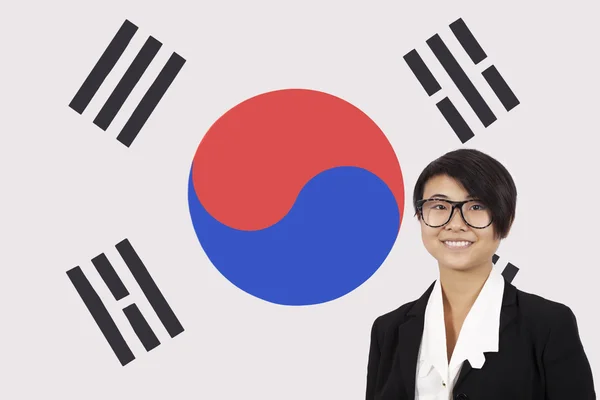 사업가 한국 국기에 웃 고 — 스톡 사진