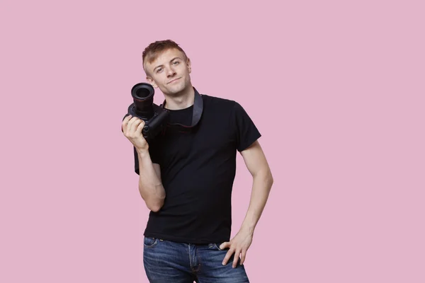 Gelukkig jonge mannelijke fotograaf — Stockfoto