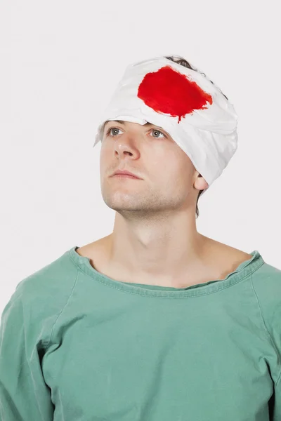 Doente com lesões graves na cabeça — Fotografia de Stock