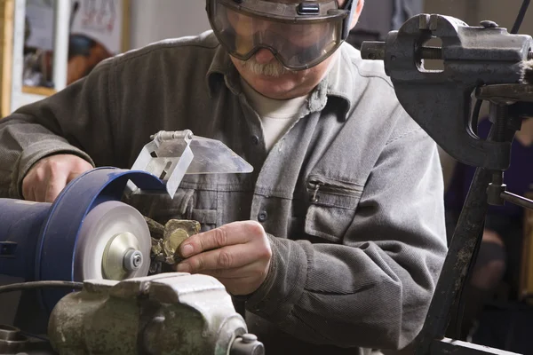 Craftsman working in workshop — Stock Photo, Image