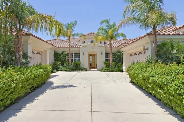 Entrance to a beautiful Palm Springs home — Stock Photo, Image