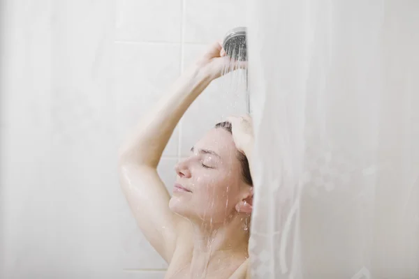 女人洗澡 — 图库照片
