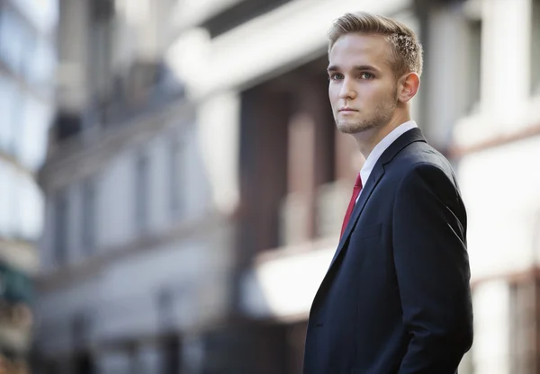 Handsome businessman in suit — Stock Photo, Image