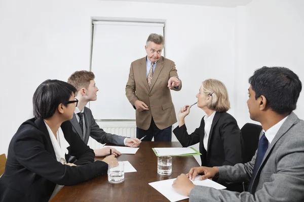 Empresários multiétnicos na reunião — Fotografia de Stock