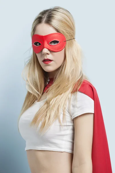 Femme portant un costume de super héros — Photo