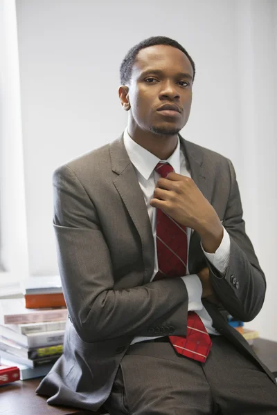 African American businessman sitting on desk — Stock Photo, Image