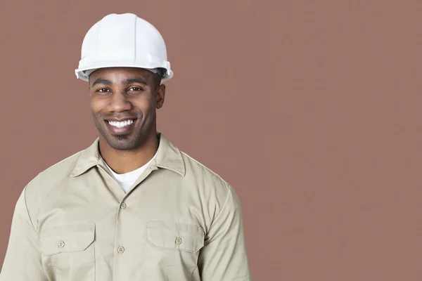 Feliz joven trabajador de la construcción — Foto de Stock