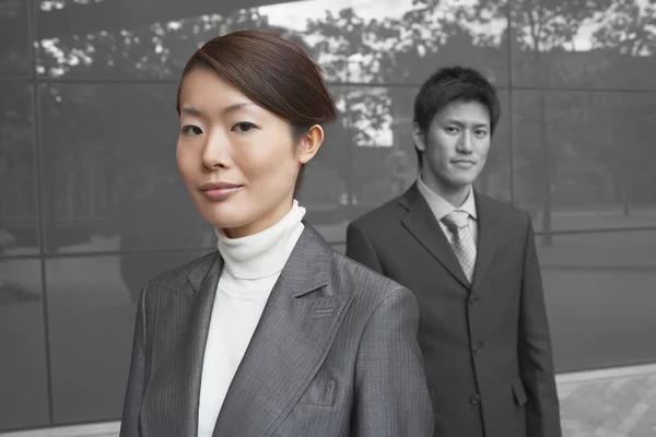 Businesswoman with coworker — Stock Photo, Image