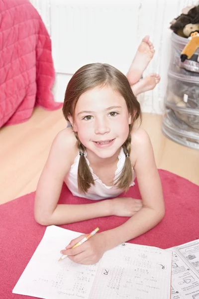 Young girl doing homework — Stock Photo, Image