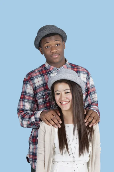 Feliz casal multi étnico — Fotografia de Stock