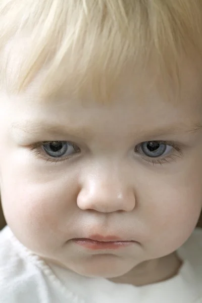 Bambina con gli occhi azzurri — Foto Stock