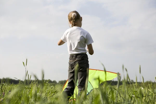 Κοριτσάκι με kite — Φωτογραφία Αρχείου