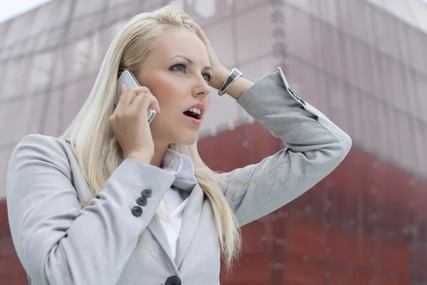 Businesswoman communicating on cell phone — Stock Photo, Image