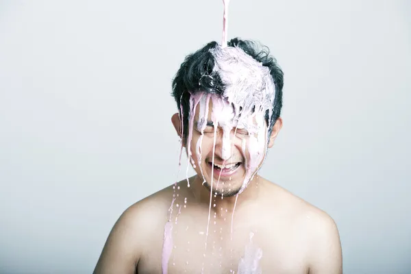 Man with pink paint falling on his head — Stock Photo, Image