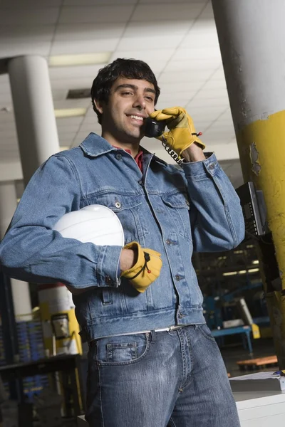 Man using telephone — Stock Photo, Image