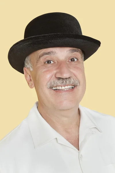 Senior man met zwarte hoed — Stockfoto